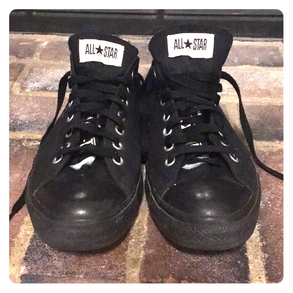 Men’s black Converse